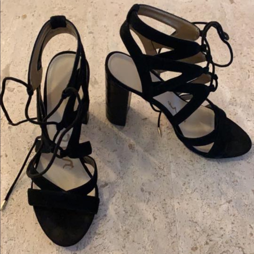 Sam Edelman Yardley black suede lace up block heel